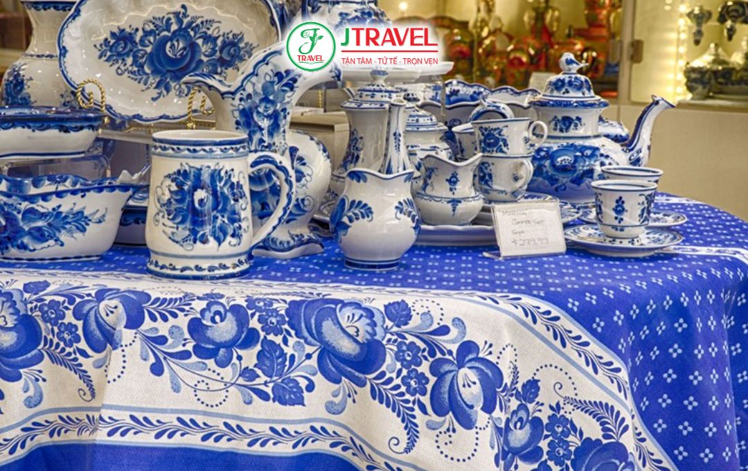 Đồ sứ Gzhel