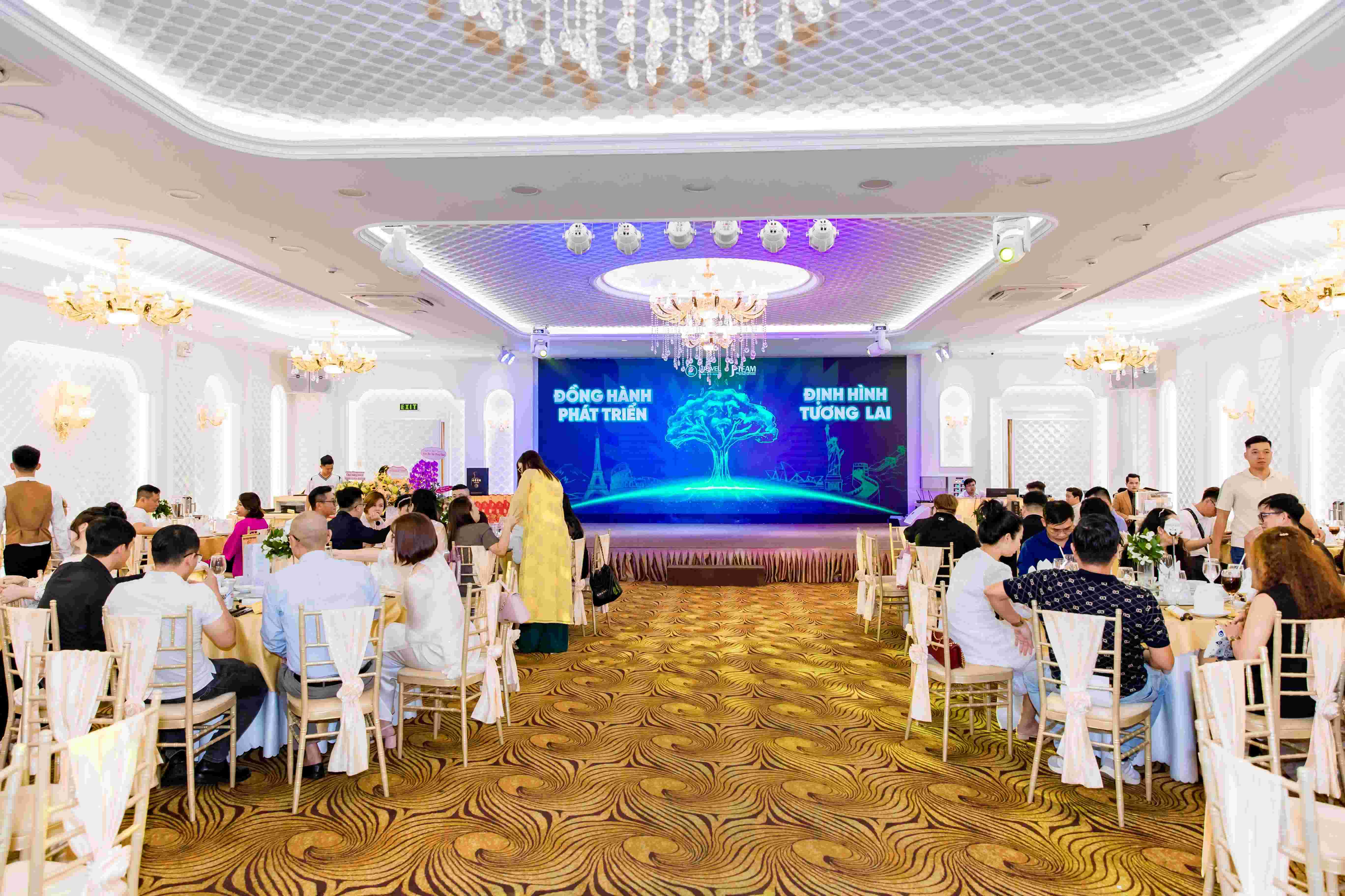 Tiệc tân niên 2026 nhà J Travel