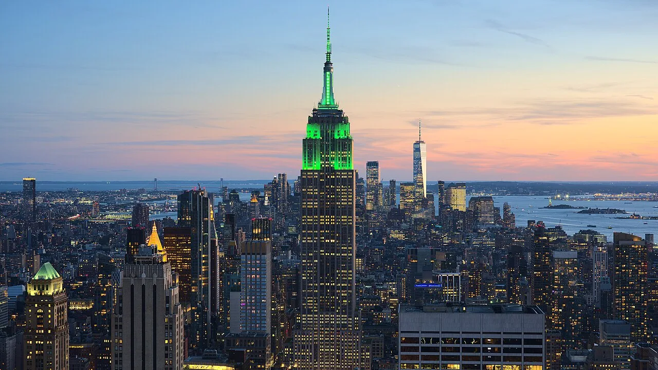 Tầm nhìn từ Top of the Rock ra Empire State, đài quan sát New York đẹp nhất
