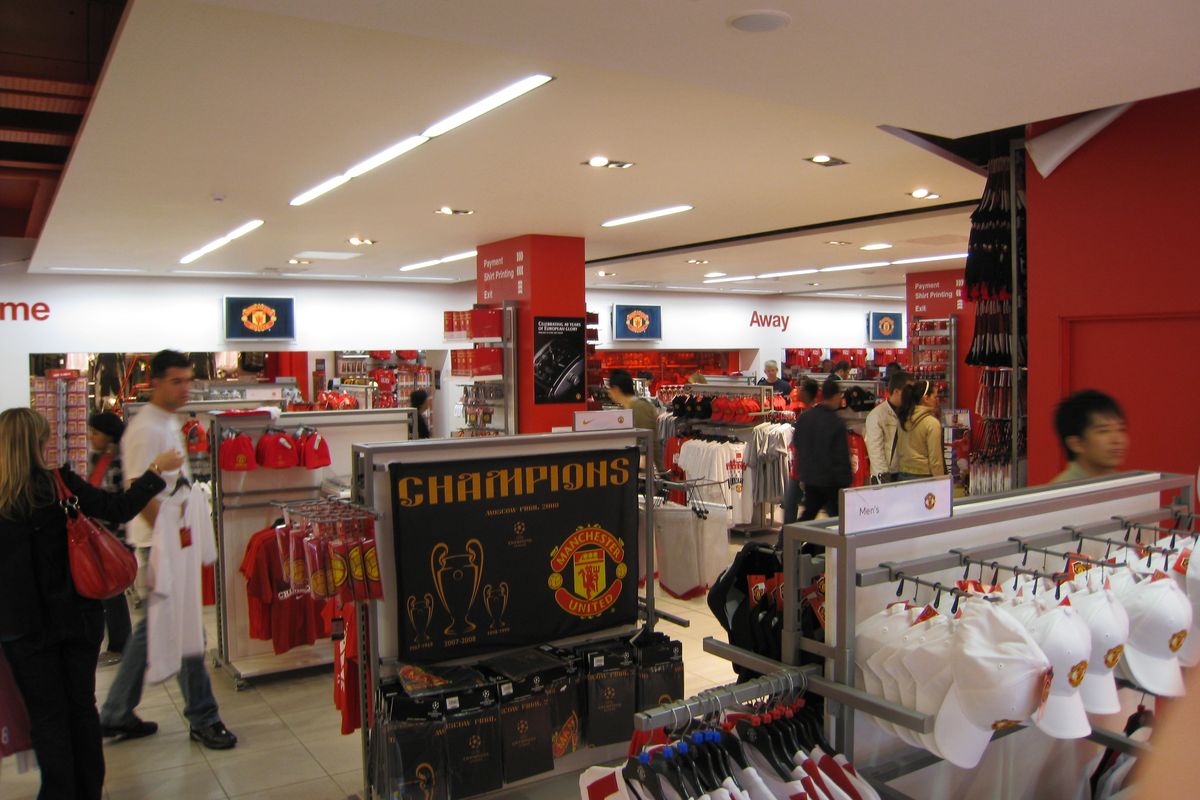 Cửa hàng Manchester United Megastore tại Old Trafford