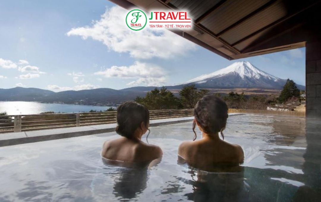 Onsen nhìn ra núi Phú Sĩ