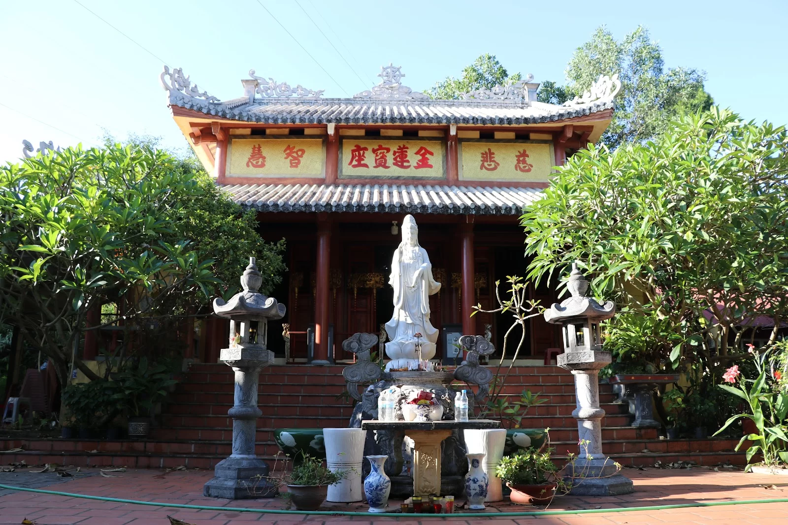 Đền Đôi Cô Cầu Má