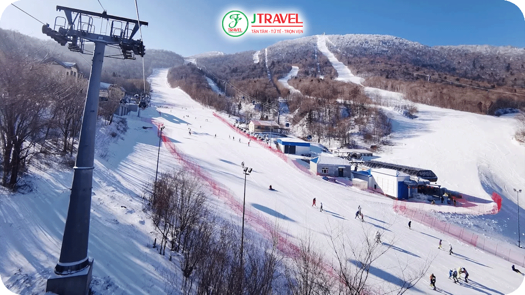 Đường trượt dài, tuyết mịn và không khí trong lành ở Yabuli