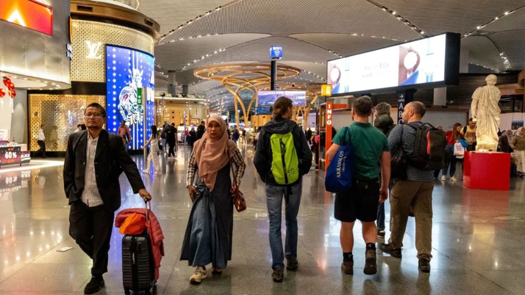 Kiểm tra thông tin chuyến bay trước khi khởi hành