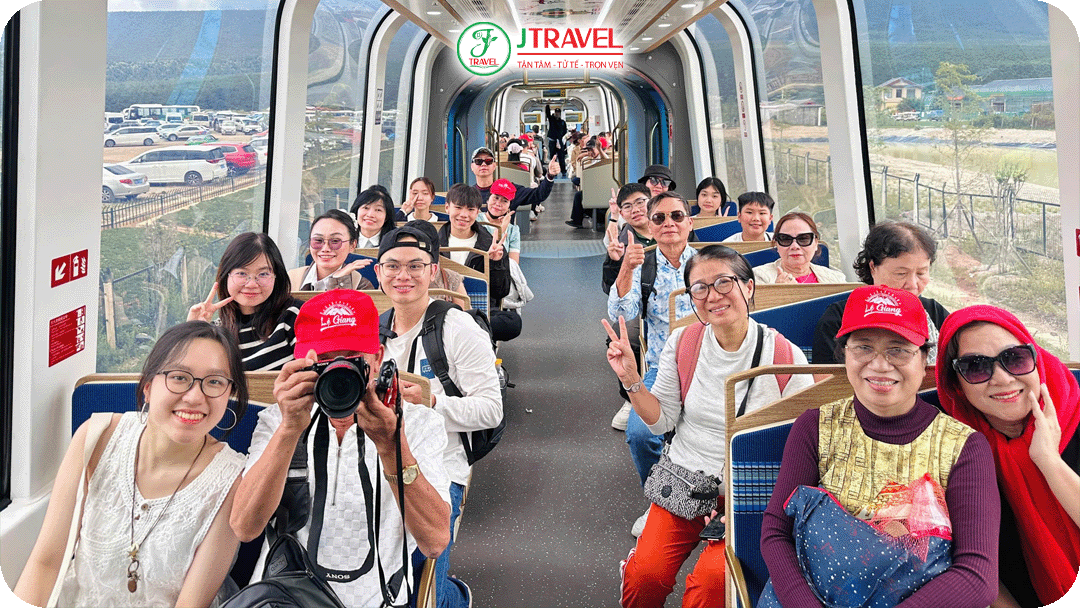 Giao thông tại Lệ Giang – Shangrila khá phát triển và nhiều lựa chọn