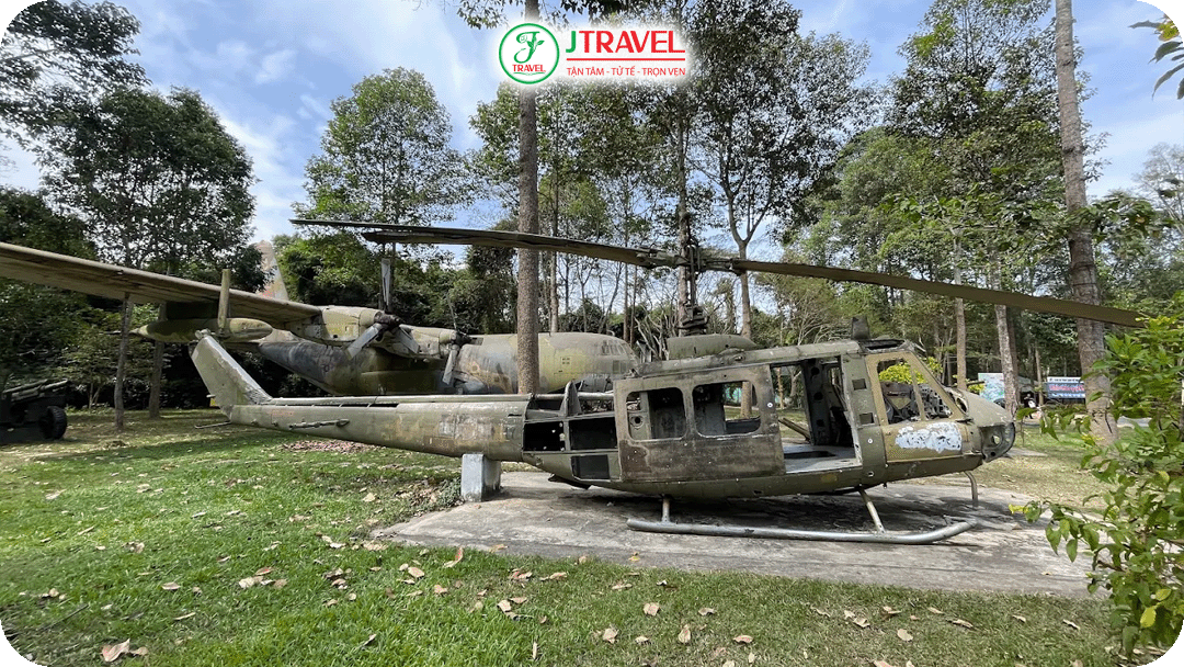 Di tích với nhiều chiến cơ chiến đấu lịch sử được trưng bày