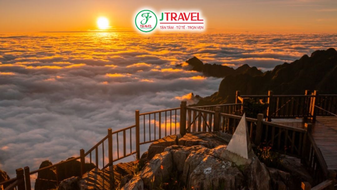 Biển mây Sapa nhìn từ đỉnh fansipan nóc nhà đông dương