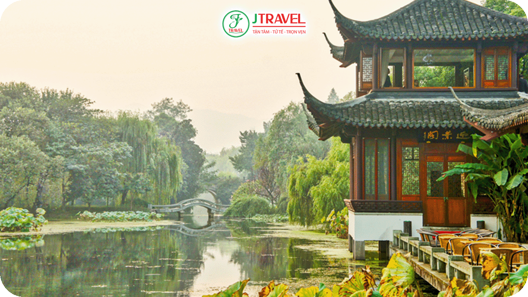 Tô Đê Xuân Hiểu – con đê nổi tiếng chạy xuyên Tây Hồ