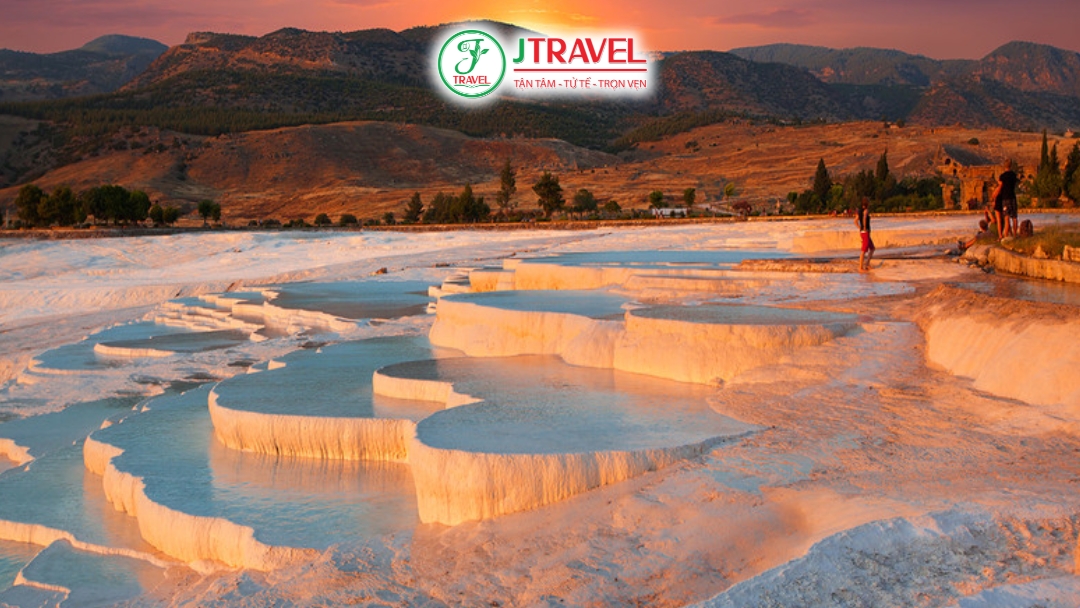 Pamukkale với suối khoáng trắng xóa