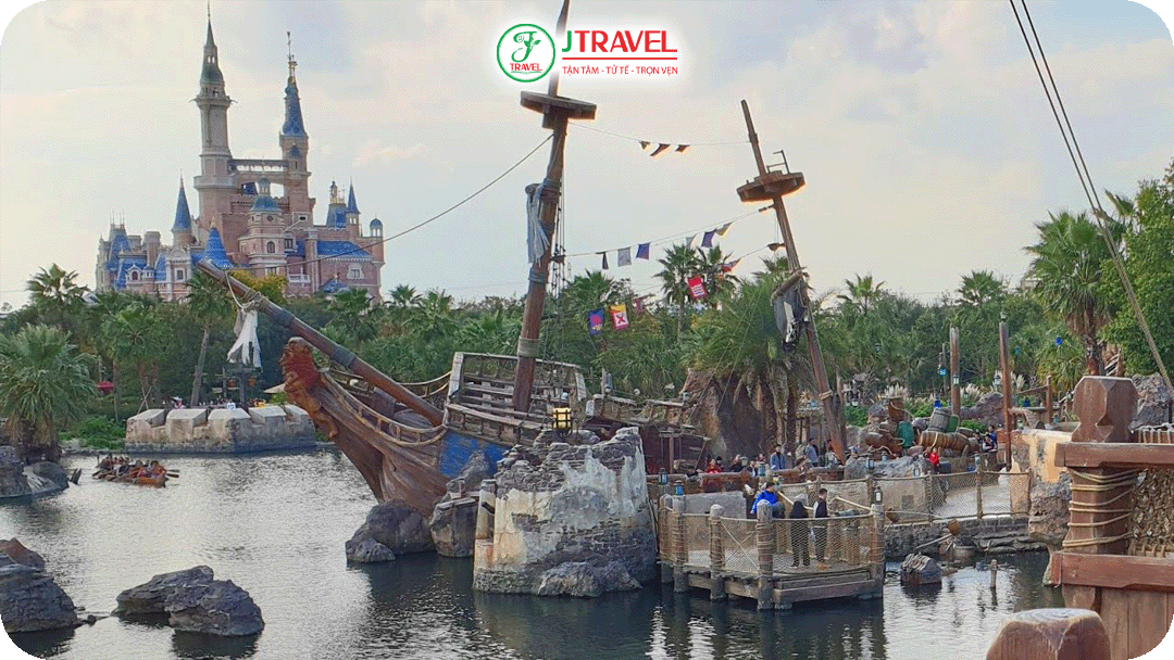 Treasure Cove là khu cướp biển đầu tiên trong toàn hệ thống Disneyland