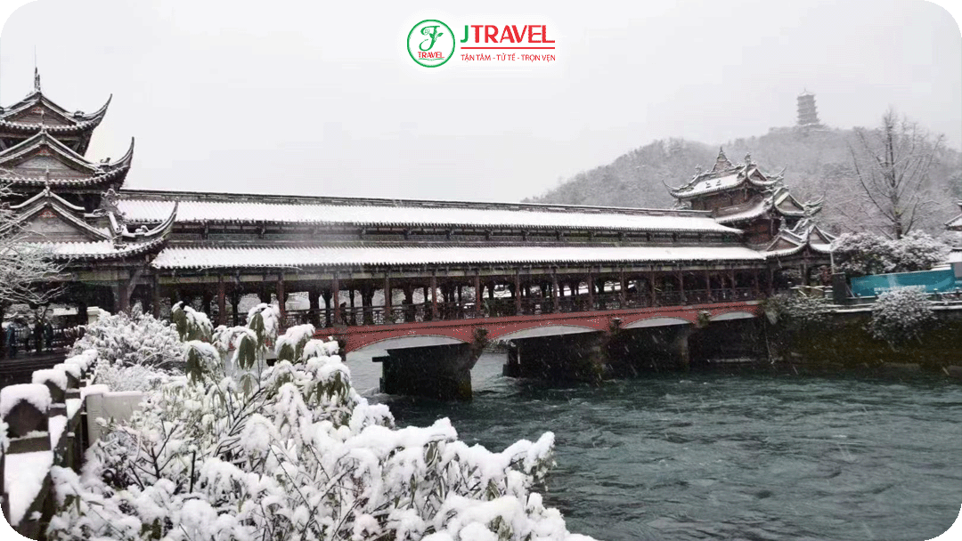 Đô Giang Yển khoác lên mình một tấm áo trắng tinh khôi vào mùa đông