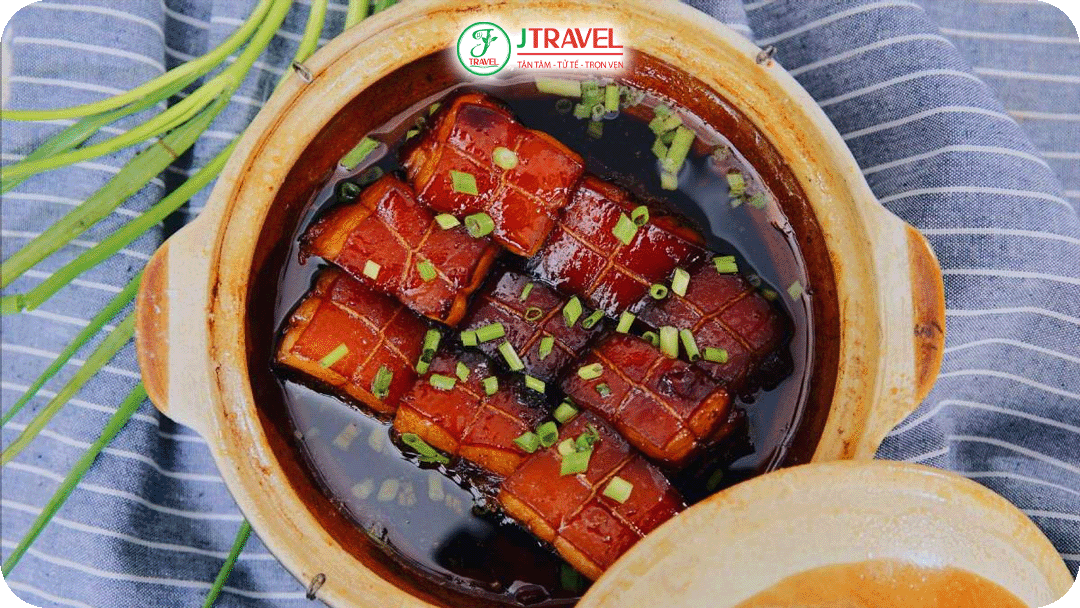 Thịt kho Đông Pô là đặc sản giàu truyền thống, được đặt theo tên thi nhân nổi tiếng Su Dongpo