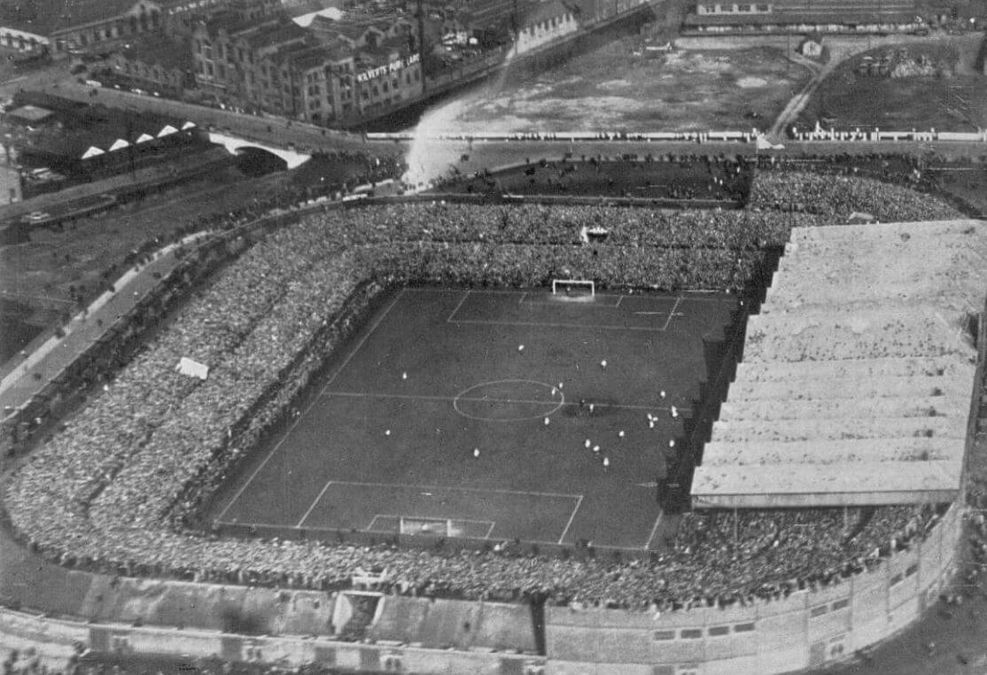Sân vận động Old Trafford (1950-1990) (ảnh internet)