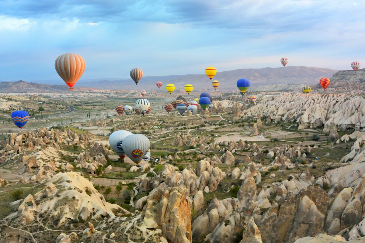 Bầu trời Cappadocia với nhiều khinh khí cầu