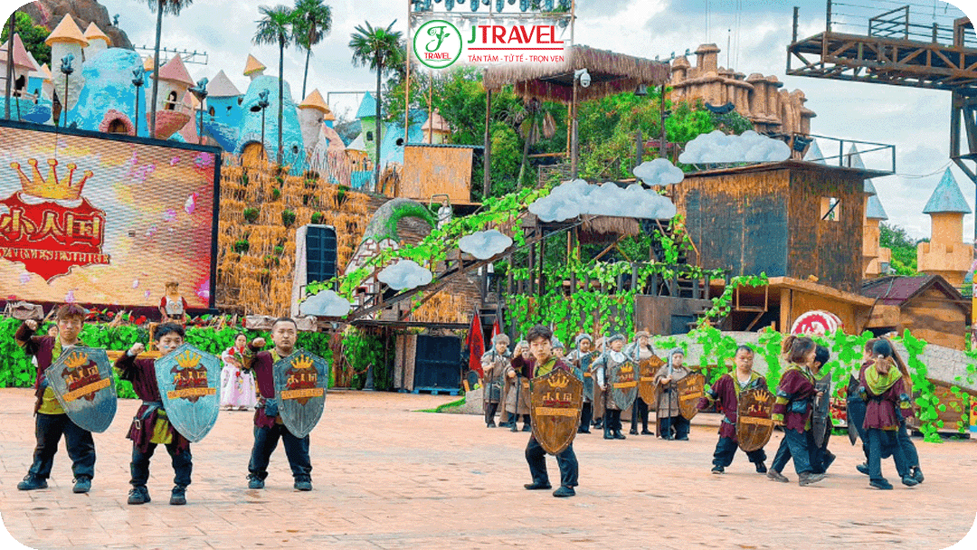 Ghé thăm Vương Quốc Tí Hon - nơi cư dân chỉ cao chưa tới 1,3m sinh sống và biểu diễn