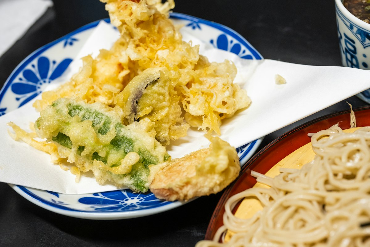 Mì Soba ăn kèm tempura