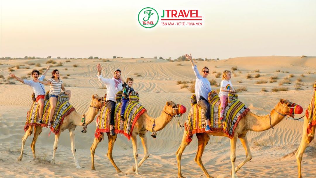 Cưỡi lạc đà ở Kubuqi Desert