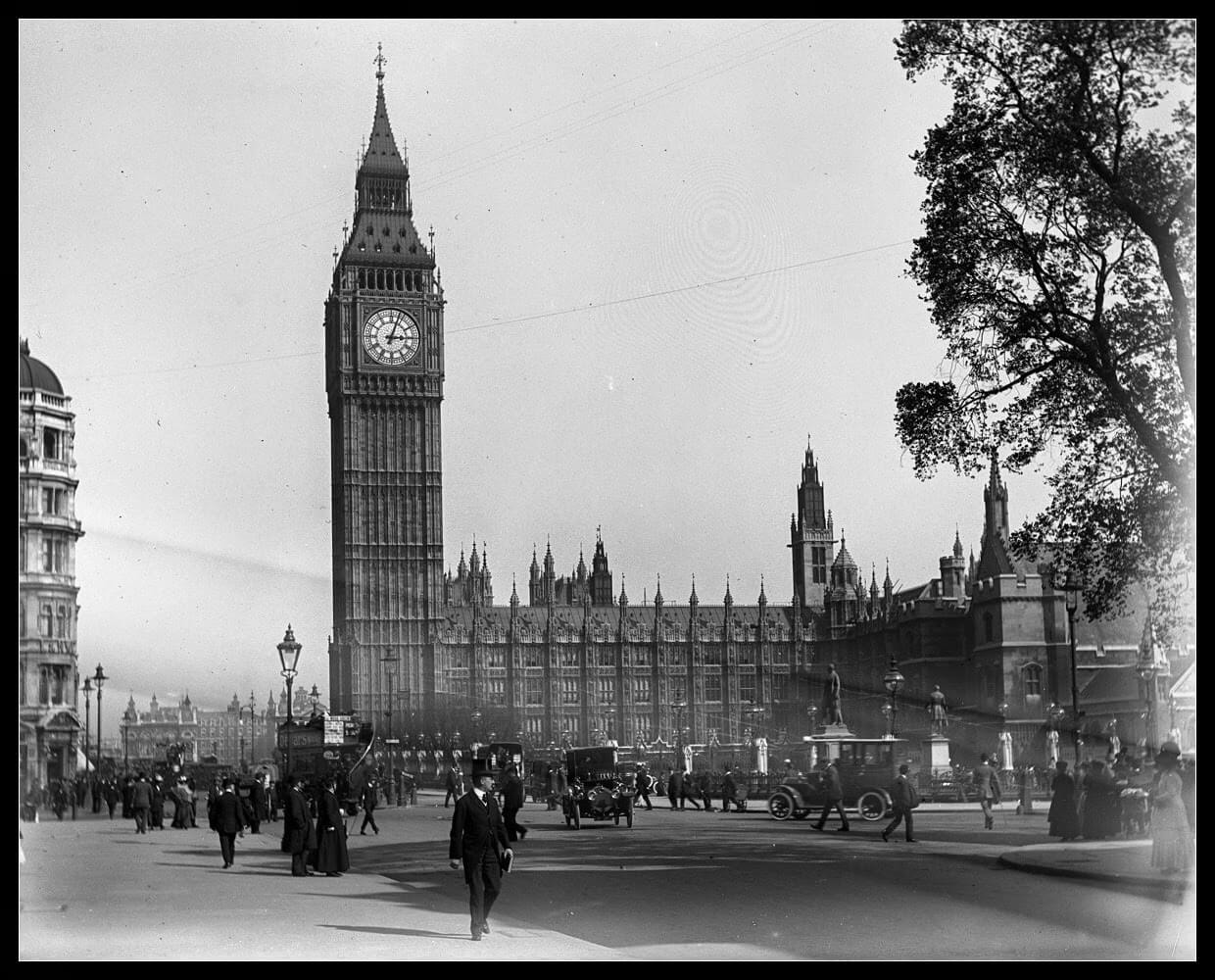  Tháp đồng hồ Big Ben xuất hiện trong bộ phim Sherlock Holmes 