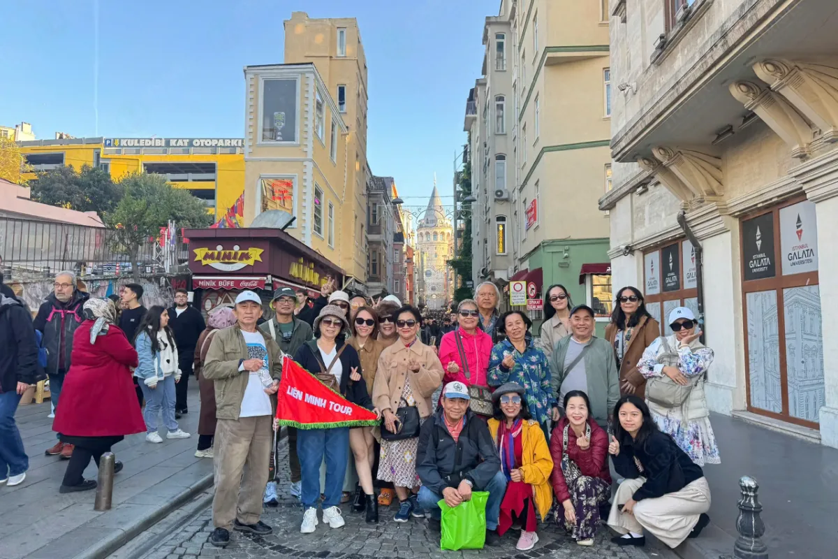 Đoàn khách J Travel tham quan khu Galata, Istanbul