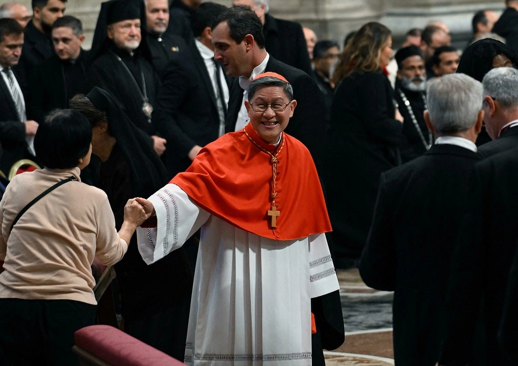 Hồng y Luis Antonio Tagle tại Vương cung Thánh đường Thánh Peter, Vatican