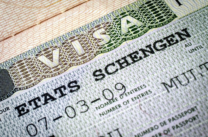 Hộ chiếu và visa Schengen – giấy tờ quan trọng khi đi du lịch Châu Âu (ảnh internet)
