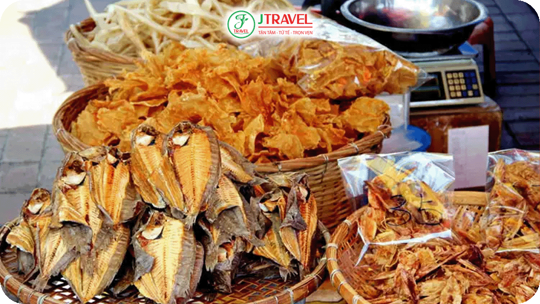 Hải sản khô cũng là lựa chọn quà phổ biến của nhiều du khách