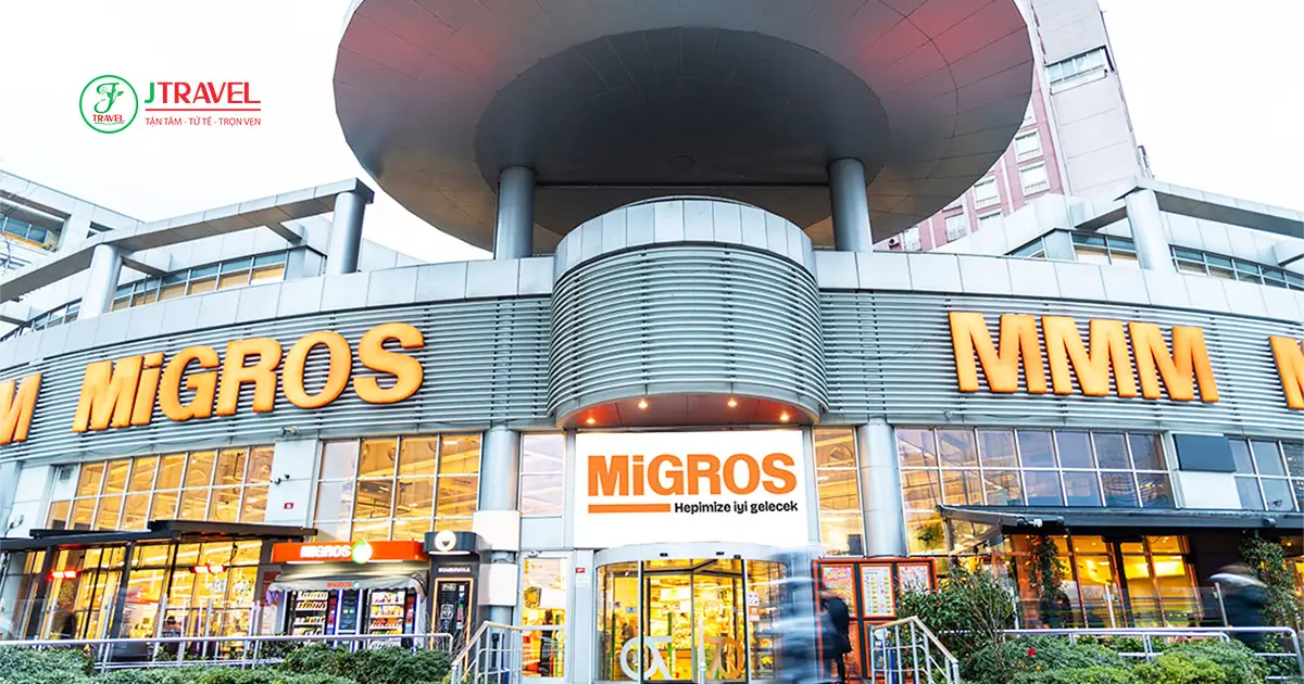 Các chuỗi siêu thị lớn ở Thổ Nhĩ Kỳ (như Migros, Carrefour) và tiệm tạp hóa đều bán bia đóng chai/lon