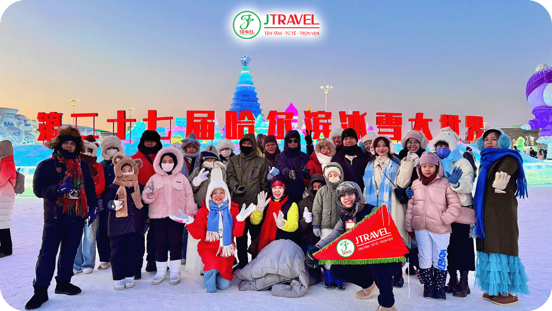 Du khách J Travel trải nghiệm lễ hội băng đăng mùa đông