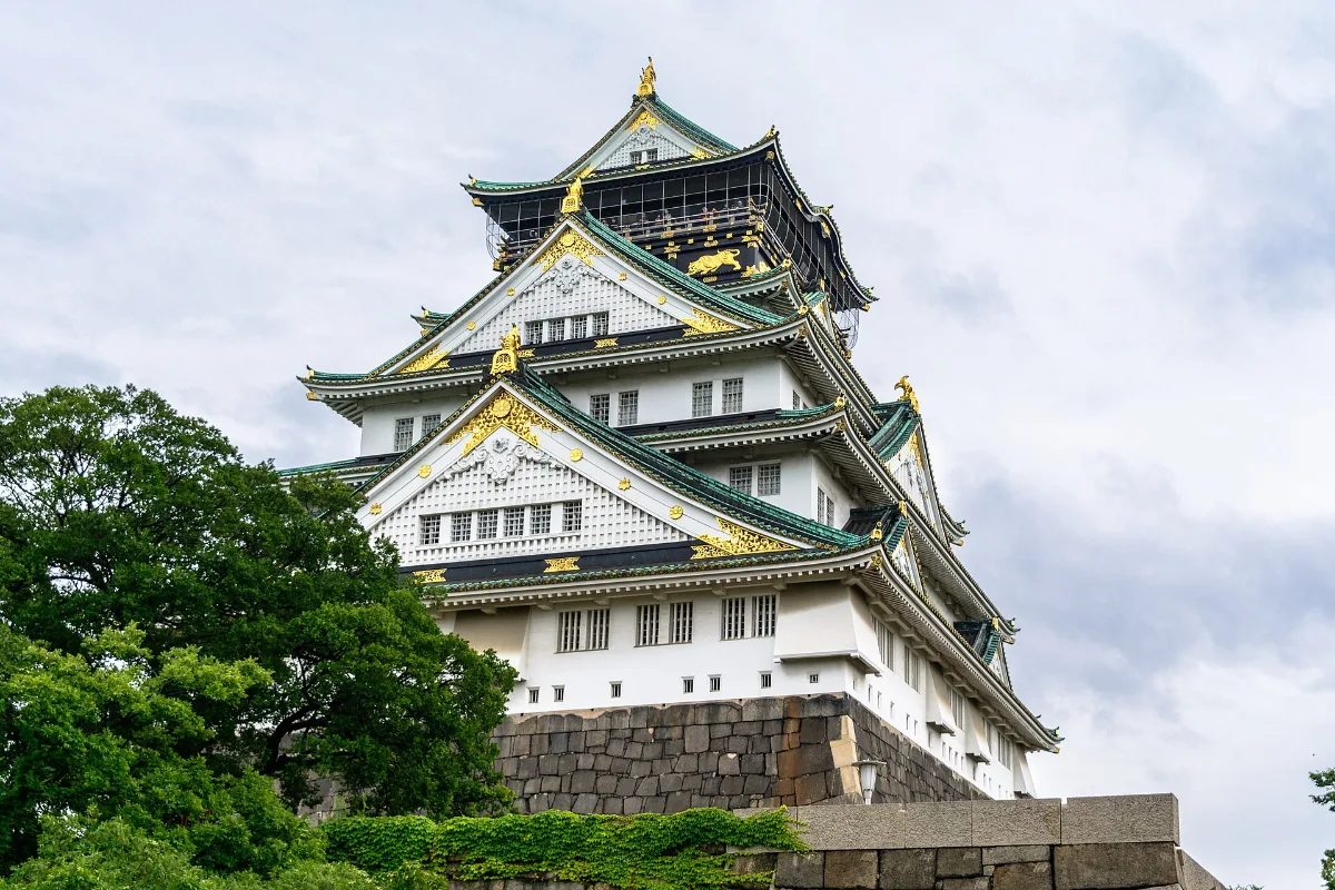 Lâu đài Osaka nhìn gần
