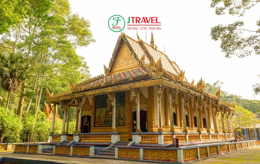 Khuôn viên chùa Dơi