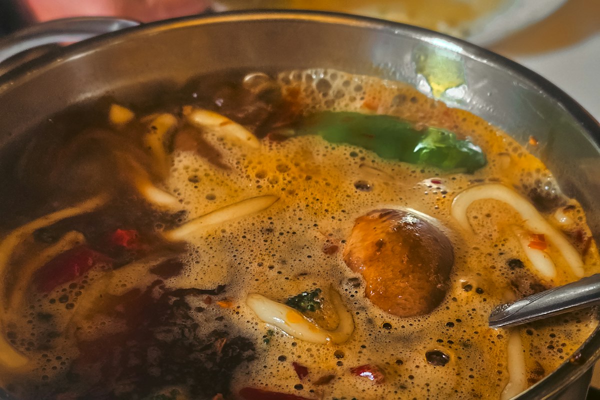 Nồi lẩu cay Tứ Xuyên