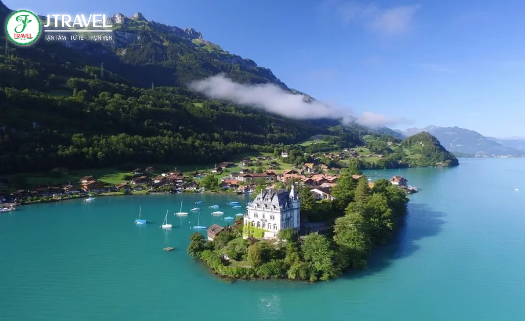 Làng Iseltwald ven hồ thu hút khách du lịch