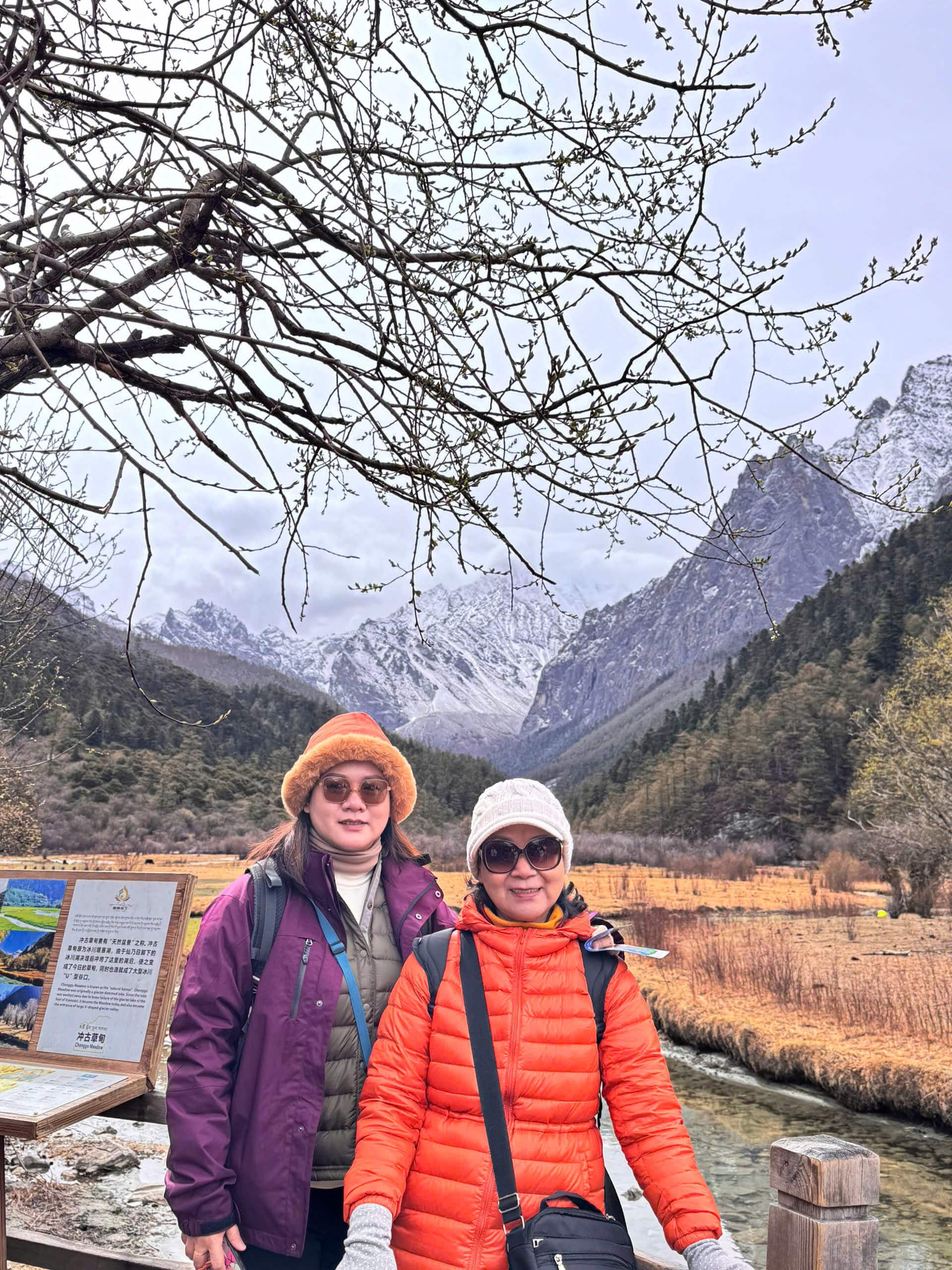 Nên mặc trang phục dày và ấm khi du lịch Á Đinh Đạo Thành