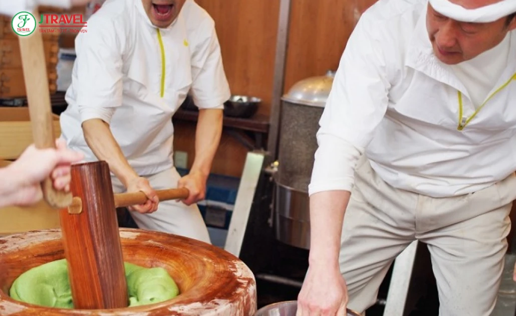 Bánh gạo Nhật Bản món ăn làm từ gạo nếp giã tay