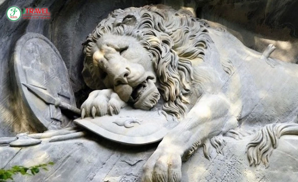 Tượng Sư Tử Lion Monument ở Lucerne