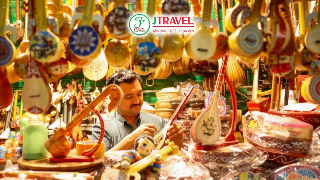 Quà lưu niệm văn hóa tại Chợ Quốc Tế Tân Cương