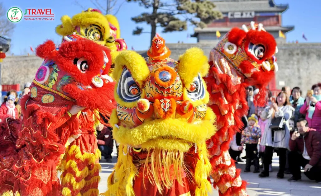 Múa lân múa rồng rộn ràng khắp phố phường Trung Quốc