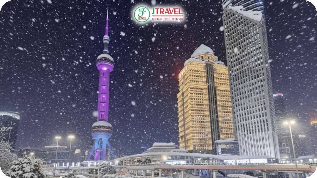 Tháp Truyền Hình Minh Châu Phương Đông rực rỡ giữa tuyết trắng