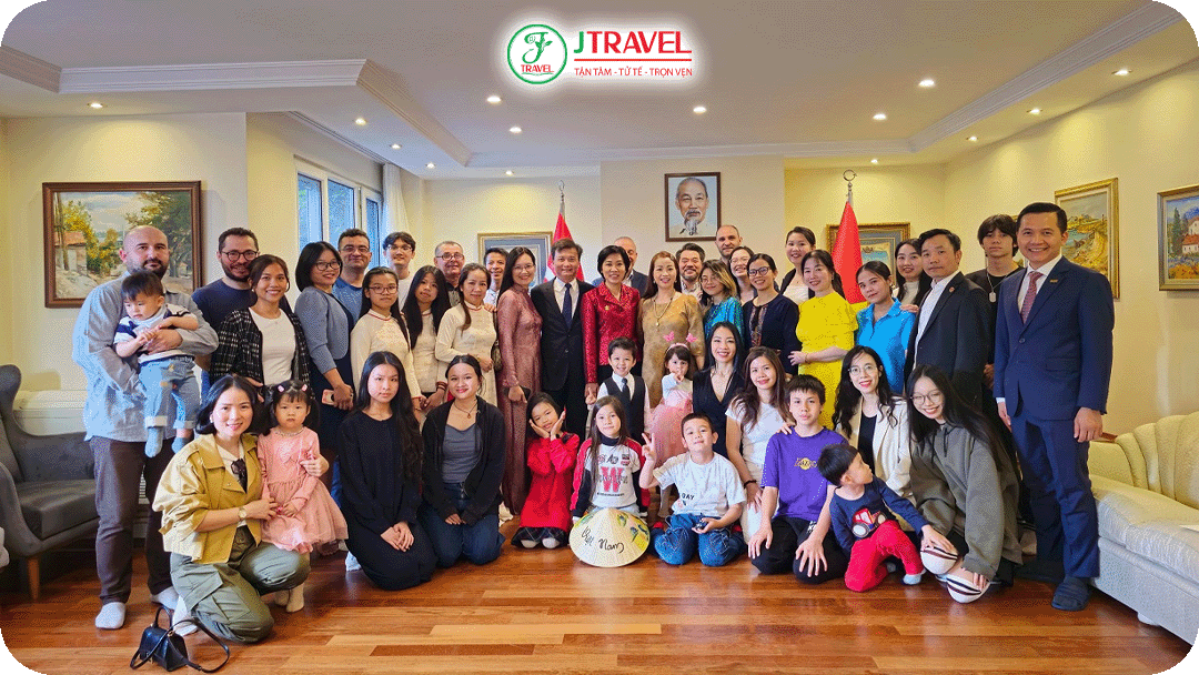 Đại sứ Đặng Thị Thu Hà gặp gỡ cộng đồng người Việt Nam tại Thổ Nhĩ Kỳ