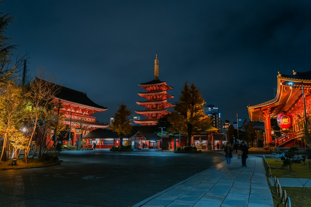 Khu Asakusa yên tĩnh về đêm