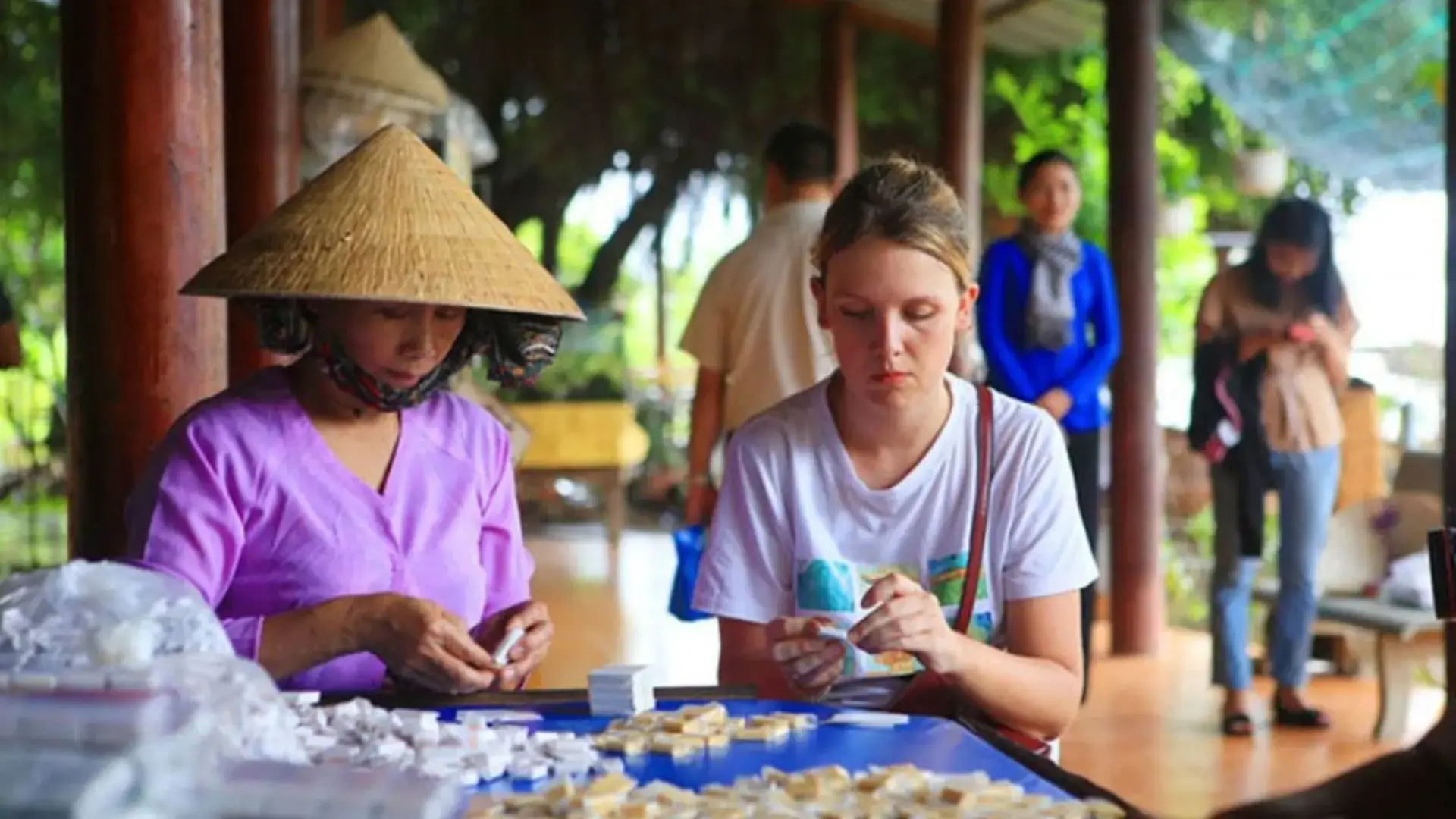 Lò Kẹo Dừa - Đặc Sản Của Bến Tre