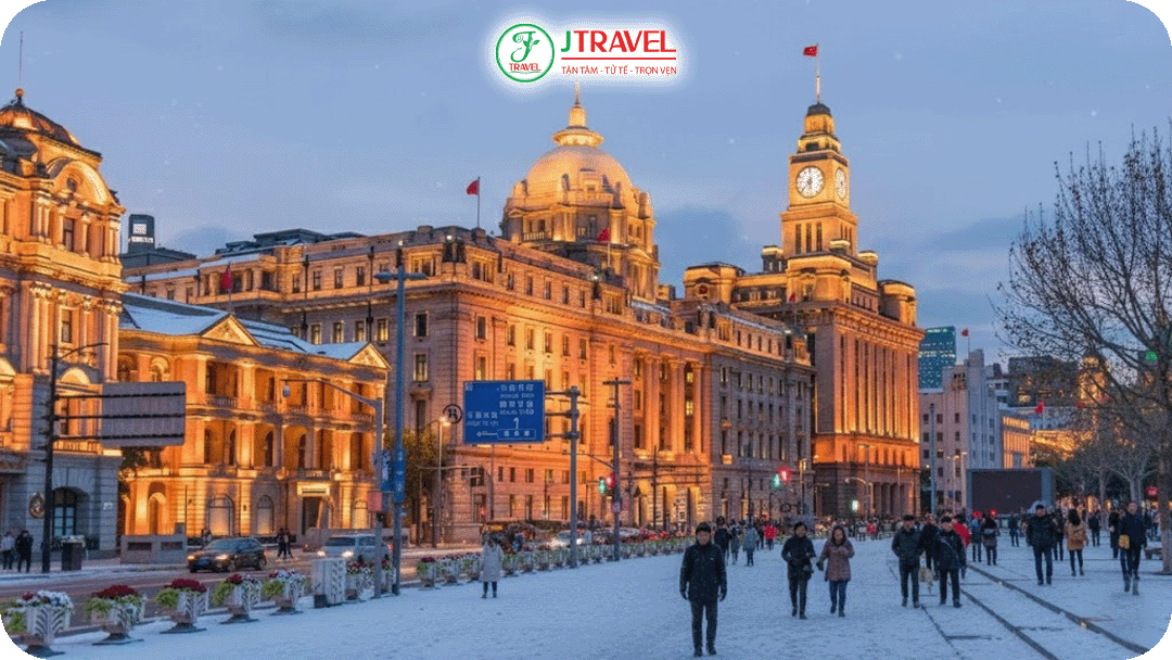 Bến Thượng Hải mùa đông lãng mạn dưới ánh đèn vàng