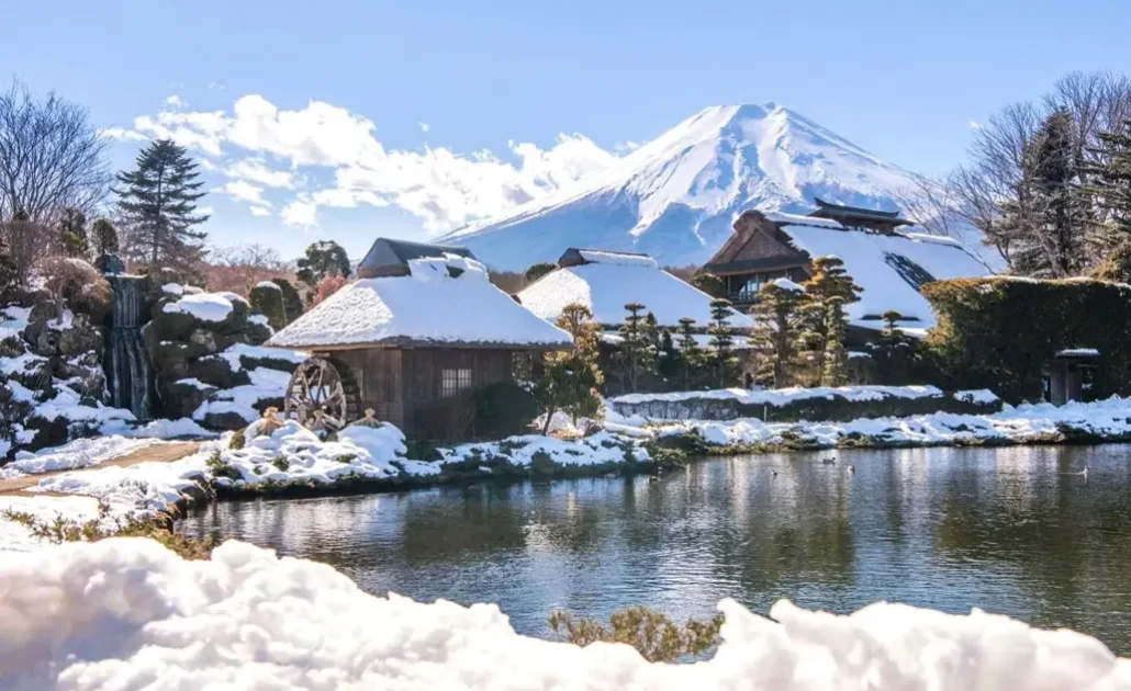 Hồ nước trong làng Oshino Hakkai 