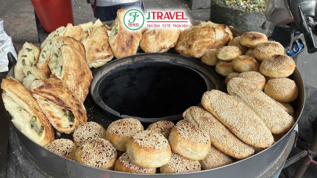 Cách Thưởng Thức Bánh Naan Đúng Chuẩn Người Tân Cương