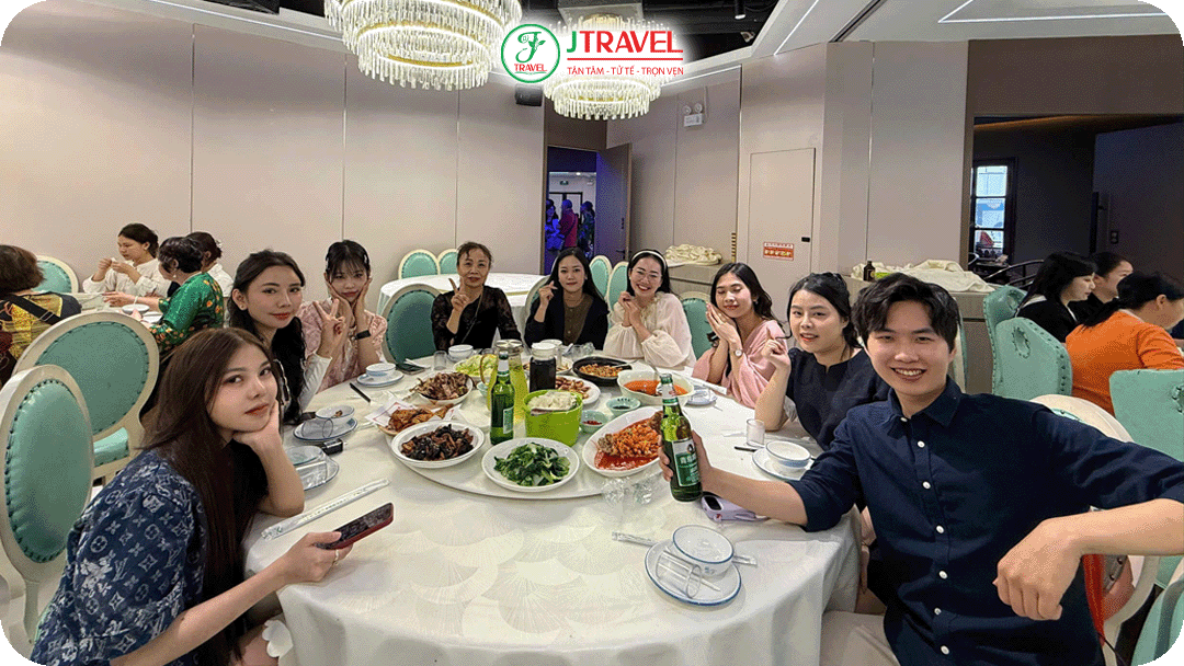 Bữa ăn cố định theo Tour Thượng Hải - Bắc Kinh của J Travel