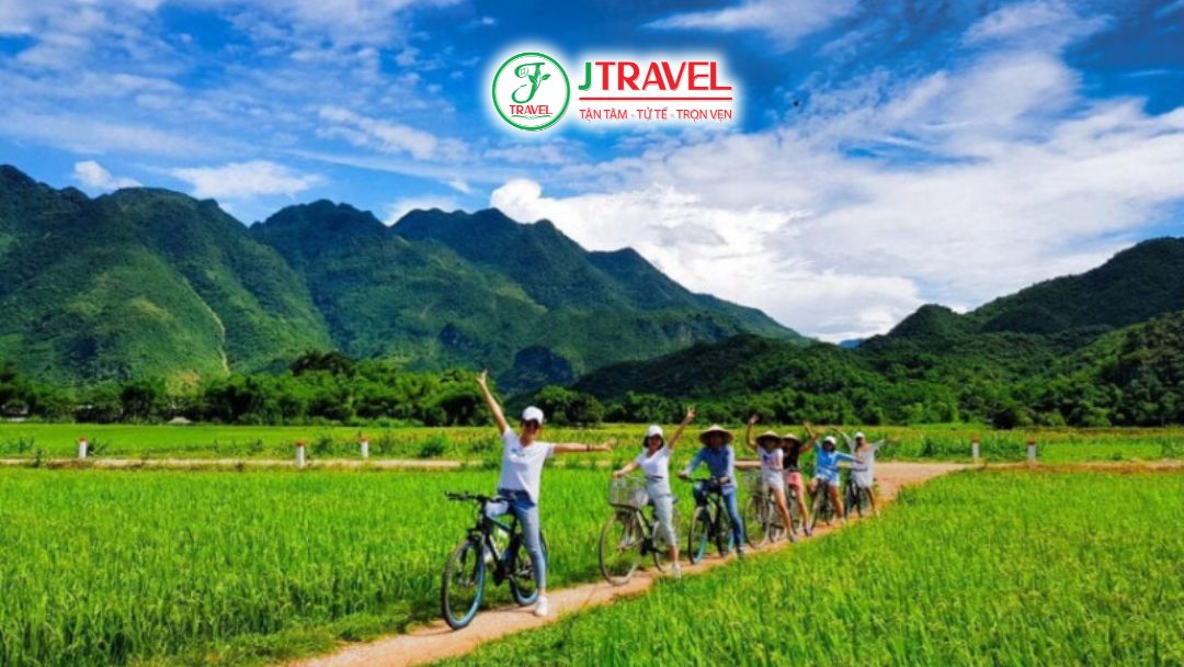 Đạp xe khám phá bản làng ở Mail Châu