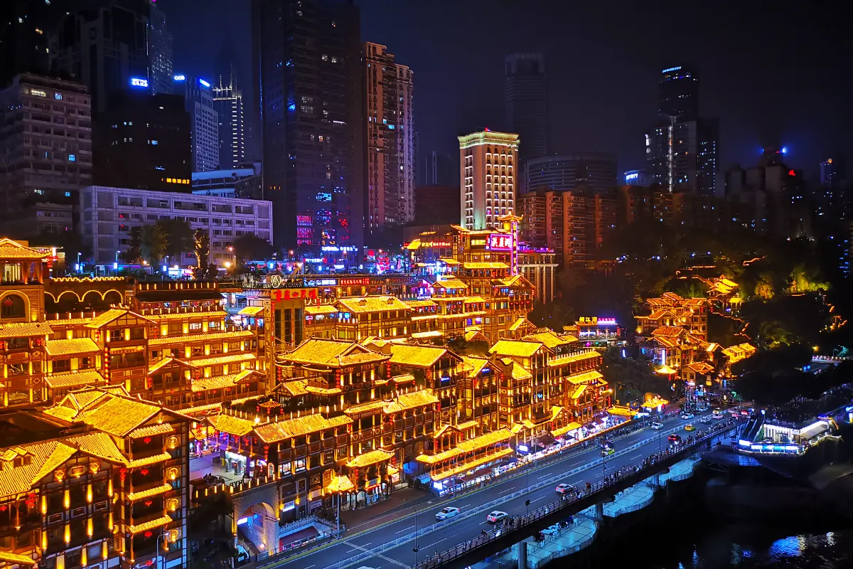 Hồng Nhai Động Trùng Khánh về đêm, điểm check-in nổi tiếng trên Douyin