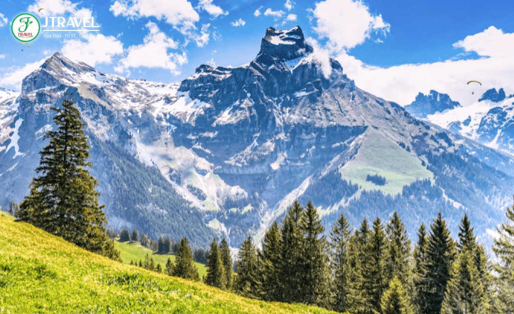 Mùa xuân - hè tại đỉnh núi Titlis