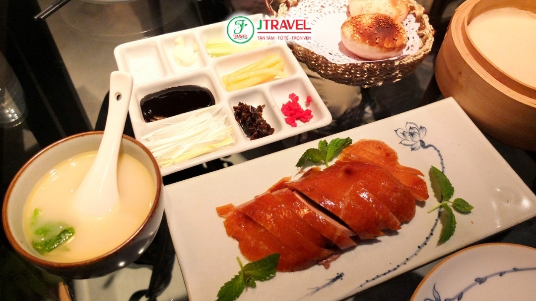 大董 Dadong chuyên phục vụ vịt quay với phân khúc cao cấp