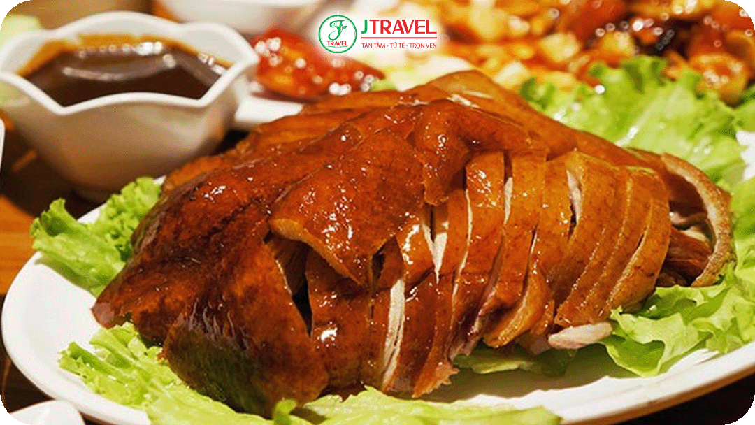 Vịt quay Bắc Kinh - món ăn đặc trưng làm nên tên tuổi ẩm thực nơi đây